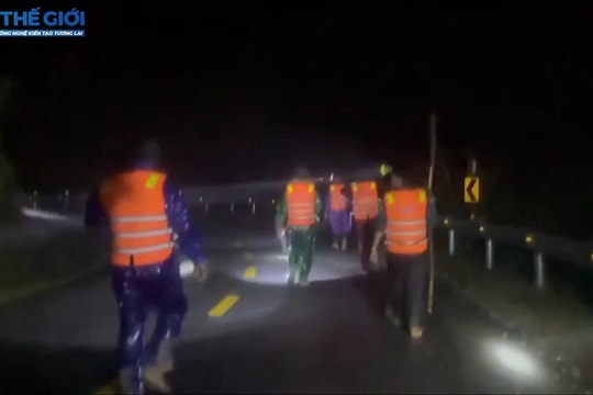 Khiêng bộ xuyên đêm hơn 20km để cứu 3 nạn nhân bị chấn thương nặng