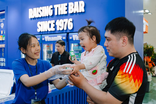 Vinamilk lan tỏa giá trị thương hiệu Việt tại Hội chợ Mùa Thu 2025