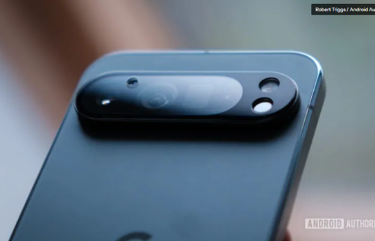 Nếu đang dùng miếng dán bảo vệ camera, hãy tháo bỏ ngay