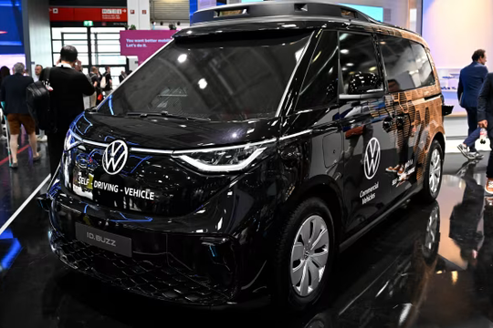 General Motors, Volkswagen, Stellantis lao vào cuộc chiến xe tự lái với Tesla