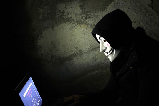 'Ngày phản kháng' của giới hacker: Từ thuốc súng đến mặt nạ Guy Fawkes