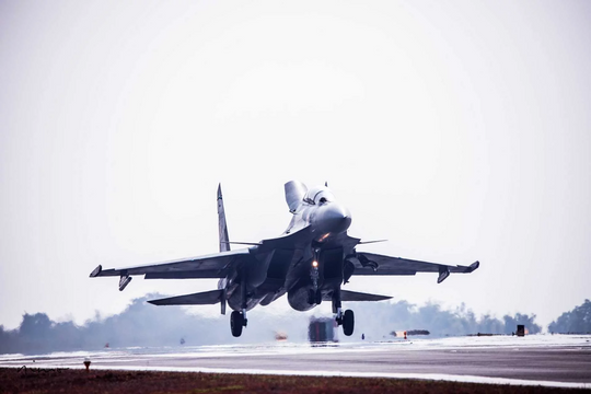 Tin vũ khí hôm nay 5.11: Tiêm kích Su-30 'made in Ấn Độ' gây chú ý tại châu Á