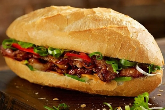 162 người ngộ độc sau ăn bánh mì ở TP.HCM: Thủ phạm là ai?