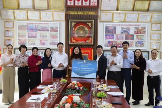 NXB Giáo dục Việt Nam hỗ trợ ngành giáo dục tỉnh Cao Bằng khắc phục hậu quả bão lũ