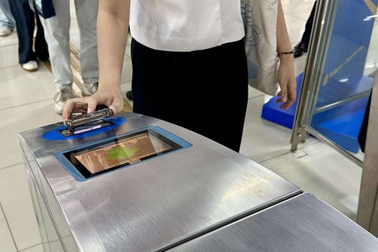 Đi tàu điện với công nghệ thông minh: Từ 'quẹt thẻ' đến 'quét mặt'
