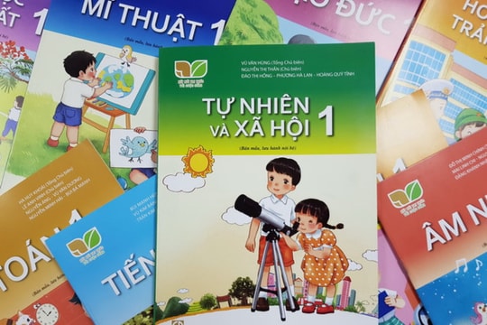 Quay lại một bộ SGK: Lựa chọn giữa ổn định và độc quyền?