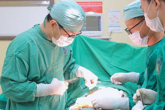 ‘10 ngày sống cạnh tử thần’: Cơn đau tưởng nhẹ suýt cướp mạng người đàn ông