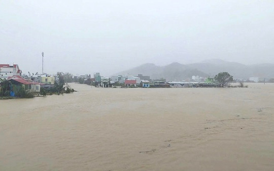 Thời tiết hôm nay 21.11: Mưa chưa dứt ở miền Trung - Tây Nguyên, báo động lũ quét và sạt lở