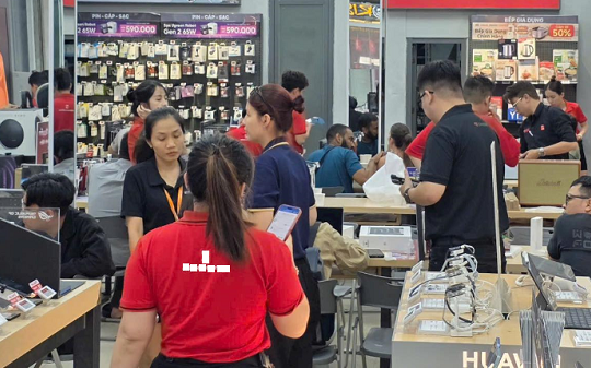 Cuộc đua săn deal công nghệ Black Friday: Flagship 'chạm sàn', ai dẫn đầu?