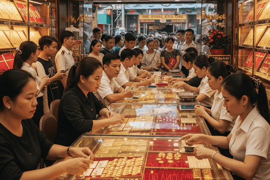 Giá vàng hôm nay 30.11: Sát đỉnh 155 triệu, vì sao người dân đổ xô mua bất chấp rủi ro?