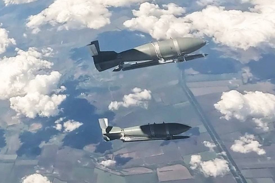 Tin vũ khí hôm nay 1.12: Ukraine làm gì để đối phó bom lượn KAB Nga?