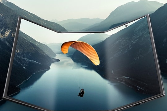 Bán Galaxy Z TriFold gập ba giá hơn 64 triệu đồng, Samsung toan tính gì?