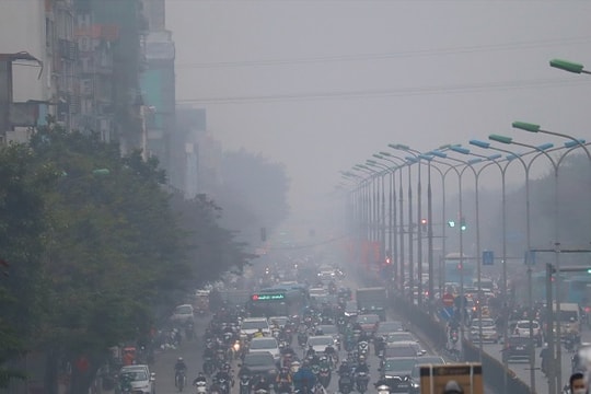 Thời tiết hôm nay 6.12: Miền Bắc và Hà Nội phủ sương mù, Biển Đông nổi sóng dữ dội