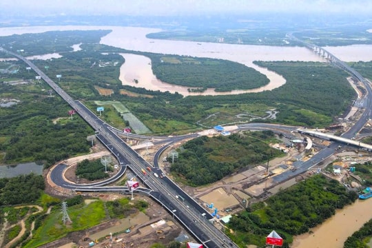TP.HCM kiểm tra tiến độ Vành đai 3, yêu cầu tăng tốc các gói thầu phía Tây