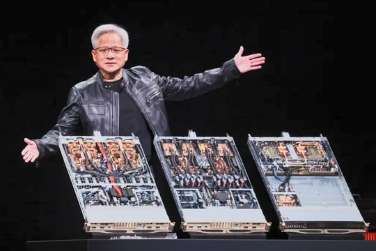 Nhân vật của năm Jensen Huang: CEO bỏ lỡ nhiều cuộc gọi từ ông Trump