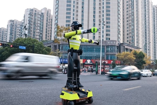 Trung Quốc: Tương lai robot thay thế cảnh sát giao thông sắp đến gần