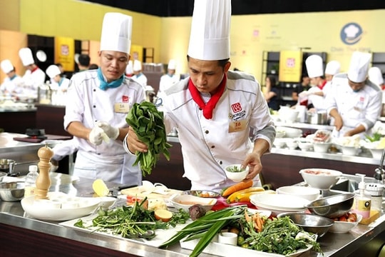 Chấm dứt nỗi lo ngộ độc: Đã đến lúc nghề bếp phải có 'thẻ hành nghề'