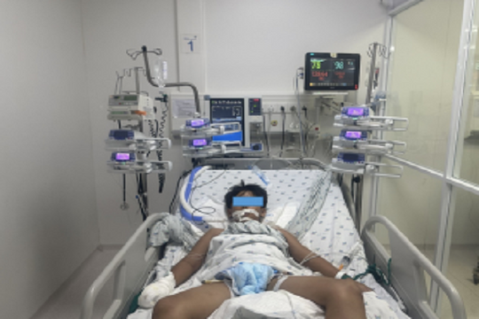 Kịch tính giải cứu bé trai 10 tuổi ngạt nước: Phối hợp thần tốc