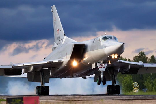 Tin vũ khí hôm nay 18.12: Nga đưa oanh tạc cơ Tu-22M3 trở lại Biển Đen, vì sao?