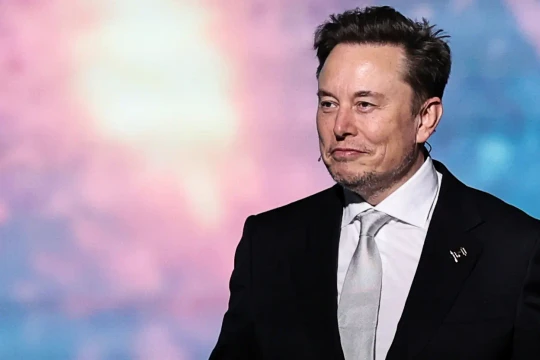 Tesla đạt mốc kỷ lục nhờ Elon Musk báo tin vui về xe tự lái trong năm đầy biến động