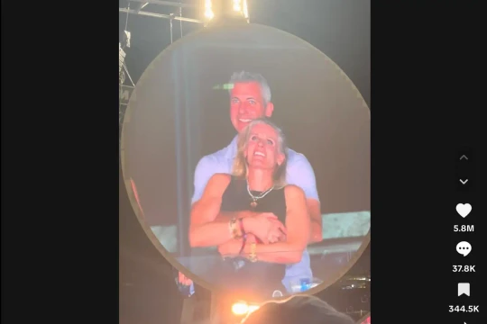 Nhân vật nữ trong video 'Kiss cam' Coldplay lần đầu lên tiếng về cú sốc viral