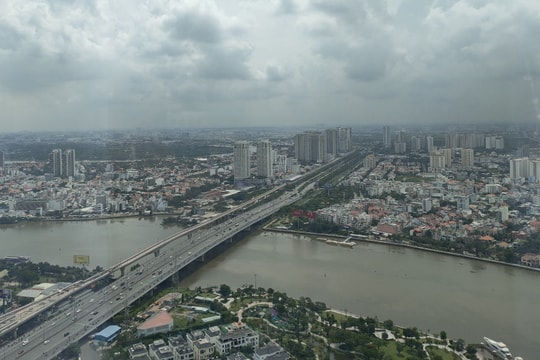 Giá nhà càng cao, bất động sản càng lún sâu vào khủng hoảng tồn kho, ngân hàng ‘rút cầu’ cho vay