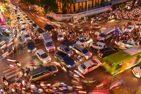 Chiếm dụng lòng lề đường, cần quyết liệt xử lý