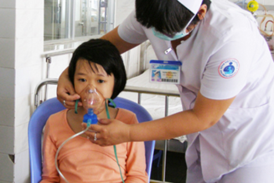 Phun khí dung trong hồi sức: Vì sao bệnh nhân nặng ‘phun’ mãi không khỏi?