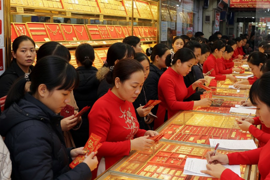 Giá vàng hôm nay 28.12: Tiến tới 160 triệu, nhà đầu tư lãi đậm nhưng cần tỉnh táo