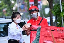 Chuyển phát nhanh bị lợi dụng, TP.HCM yêu cầu siết chặt kiểm tra bưu gửi