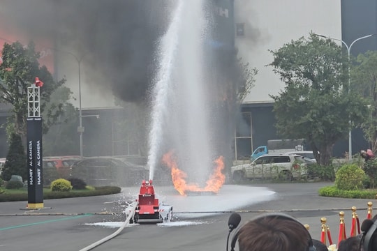 Robot, UAV tưng bừng trình diễn tại Make in Vietnam 2025