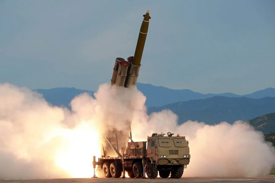Tin vũ khí hôm nay 31.12: Pháo phản lực Triều Tiên thách thức Patriot và THAAD