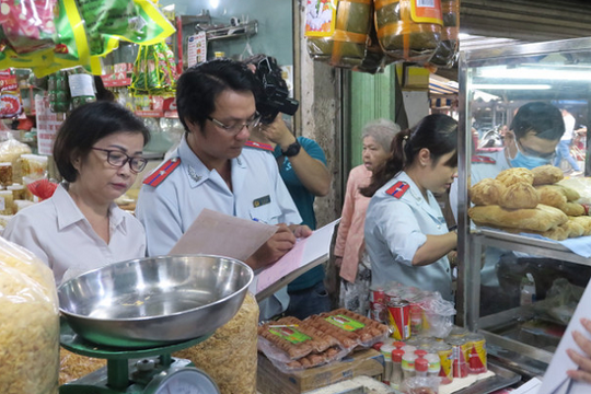 TP.HCM siết vòng vây thực phẩm Tết 2026: Chặn “thực phẩm bẩn” trước giờ G