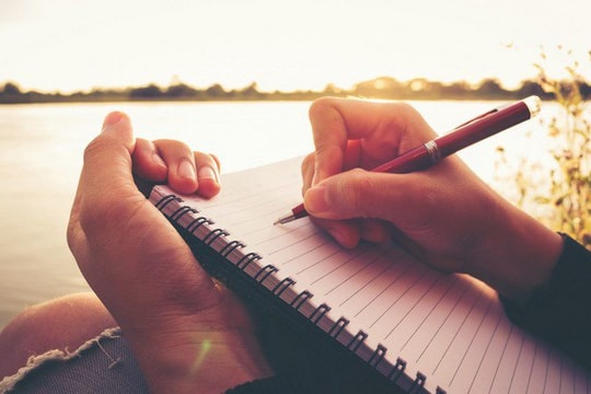 Khoa học lý giải viết lách giúp não bộ ‘tự chữa lành’