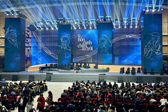 'Bốn cánh chim trời' và những băn khoăn về chuyến bay tới trại giam