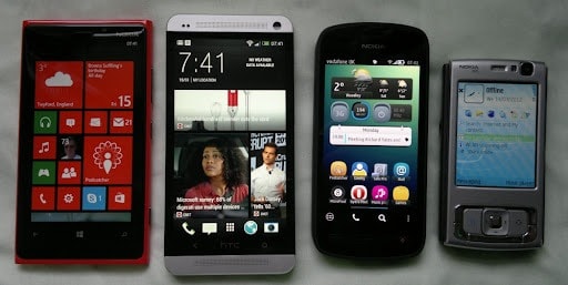 Sự tụt dốc của đế chế Nokia và sao băng HTC