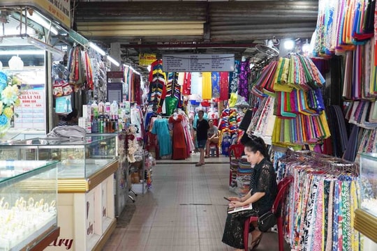 TP.HCM: Cận Tết, nguồn hàng dồi dào nhưng sức mua vẫn chậm