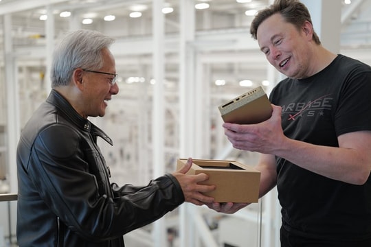 Nvidia-Tesla đặt cược vào xe tự lái theo cách riêng, Jensen Huang và Elon Musk nói gì?