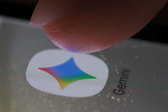 Apple dùng Gemini cải tiến Siri mới, vốn hóa Alphabet chạm 4.000 tỉ USD