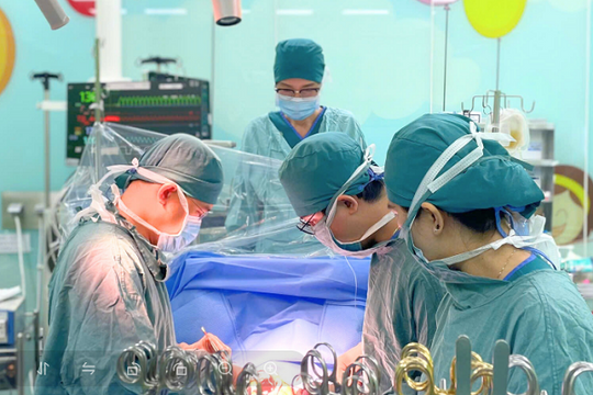 Vượt giới hạn y học: Đại phẫu tim – khí quản cứu sống bệnh nhi 5 tuổi