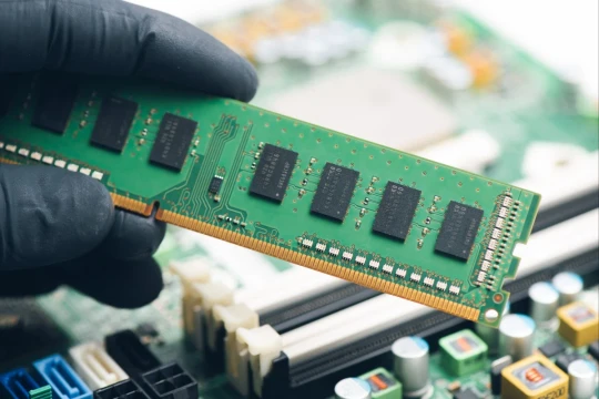 Giá chip nhớ sẽ tăng thêm vì chính sách mới của ông Trump gây khó cho Samsung, SK Hynix