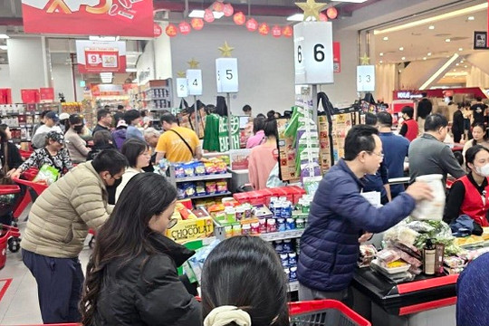 Thị trường tết 2026: AI biết 'đo' ví tiền, tiểu thương biết 'số hóa'