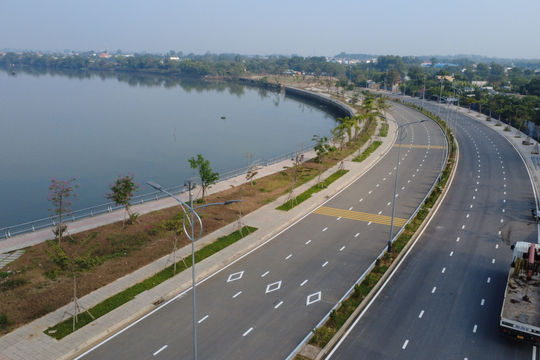 Ngắm đường nghìn tỉ uốn lượn ven sông Đồng Nai