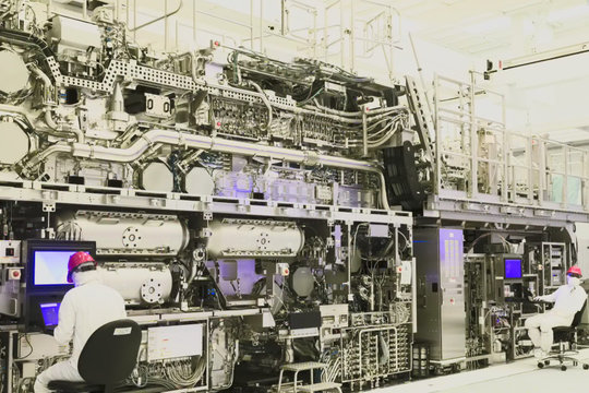 Vì sao ASML chưa có đối thủ từ Mỹ và châu Á?