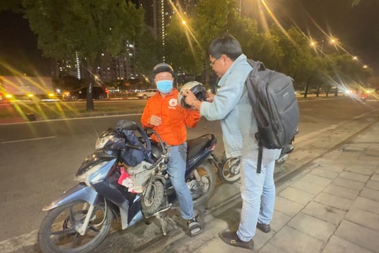 Độc lạ dịch vụ 'Bạn uống tôi lái': Có hơi men vẫn về nhà an toàn bằng xe máy