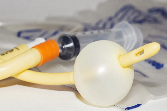 Cuộc lật ngược số phận cô gái 19 tuổi nghi 'bàng quang liệt'