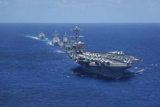 Uy lực khủng của nhóm tác chiến tàu sân bay USS Abraham Lincoln áp sát Iran