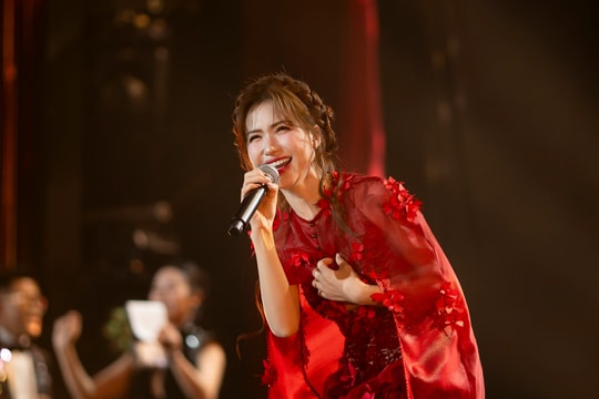 Vì sao Hòa Minzy vẫn được nhắc tên giữa một tuần showbiz lặng sóng