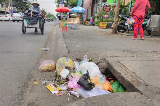 Mùng 1, mùng 2 Tết, đừng đem rác ra đường