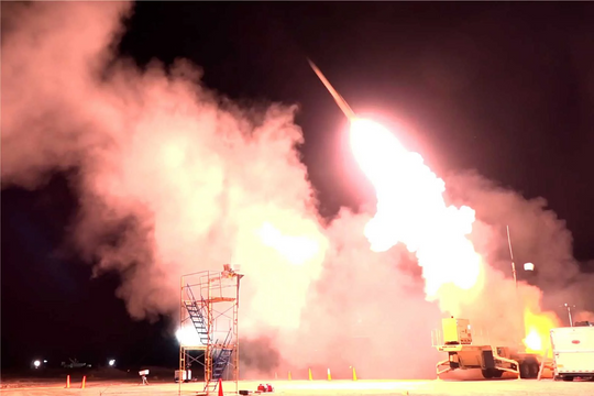 Tin vũ khí hôm nay 31.1: Đe dọa tên lửa gia tăng, Mỹ mở rộng dây chuyền THAAD